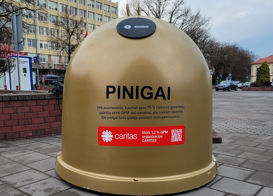 Caritas atskleidė auksinių pinigų konteinerių tikslą